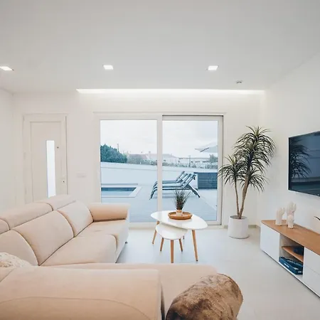 Sofia Atlantica Willa Lourinhã